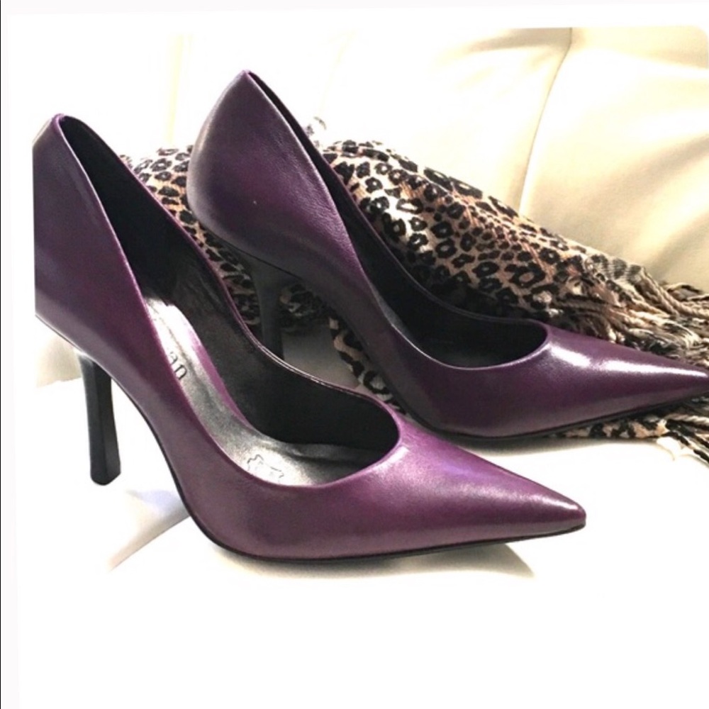 Leather pumps