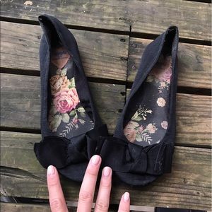 Black bow flats