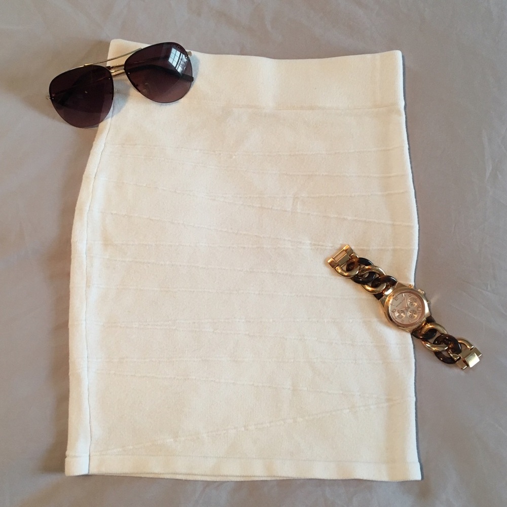 Arden B - Fitted White Ribbed Mini Skirt