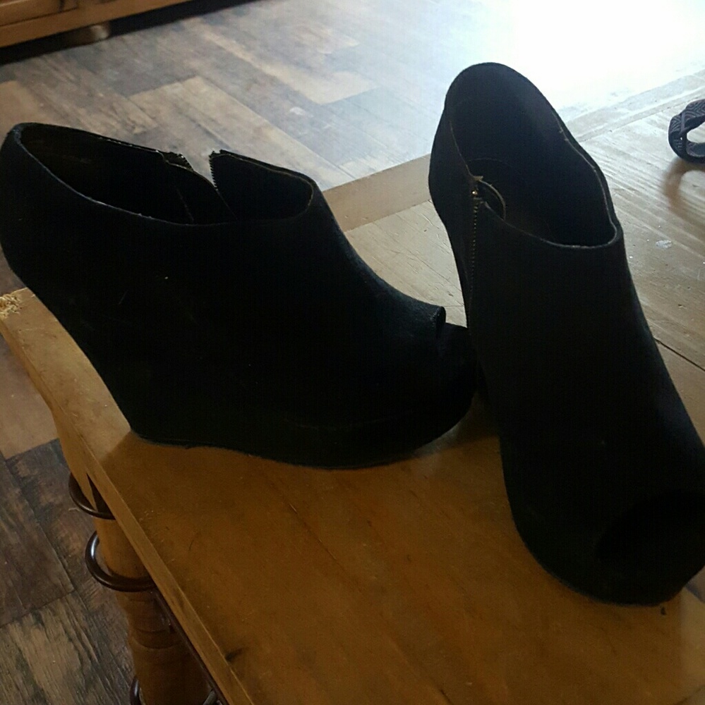 Black wedges heels size 6