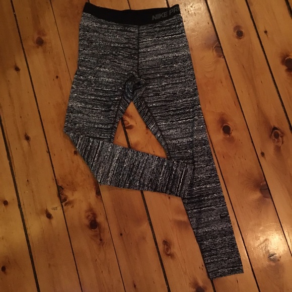 Nike Pro Leggings - Picture 2 of 4