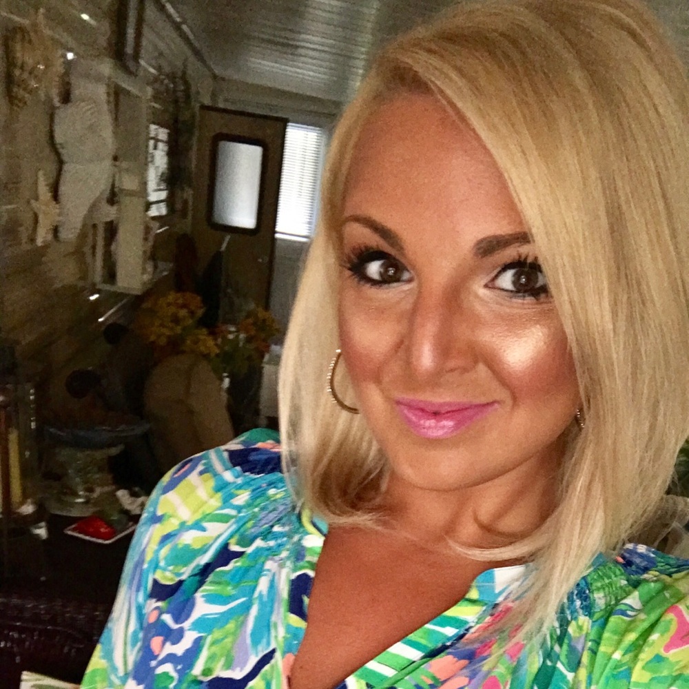 Meet your Posher, Adrianna