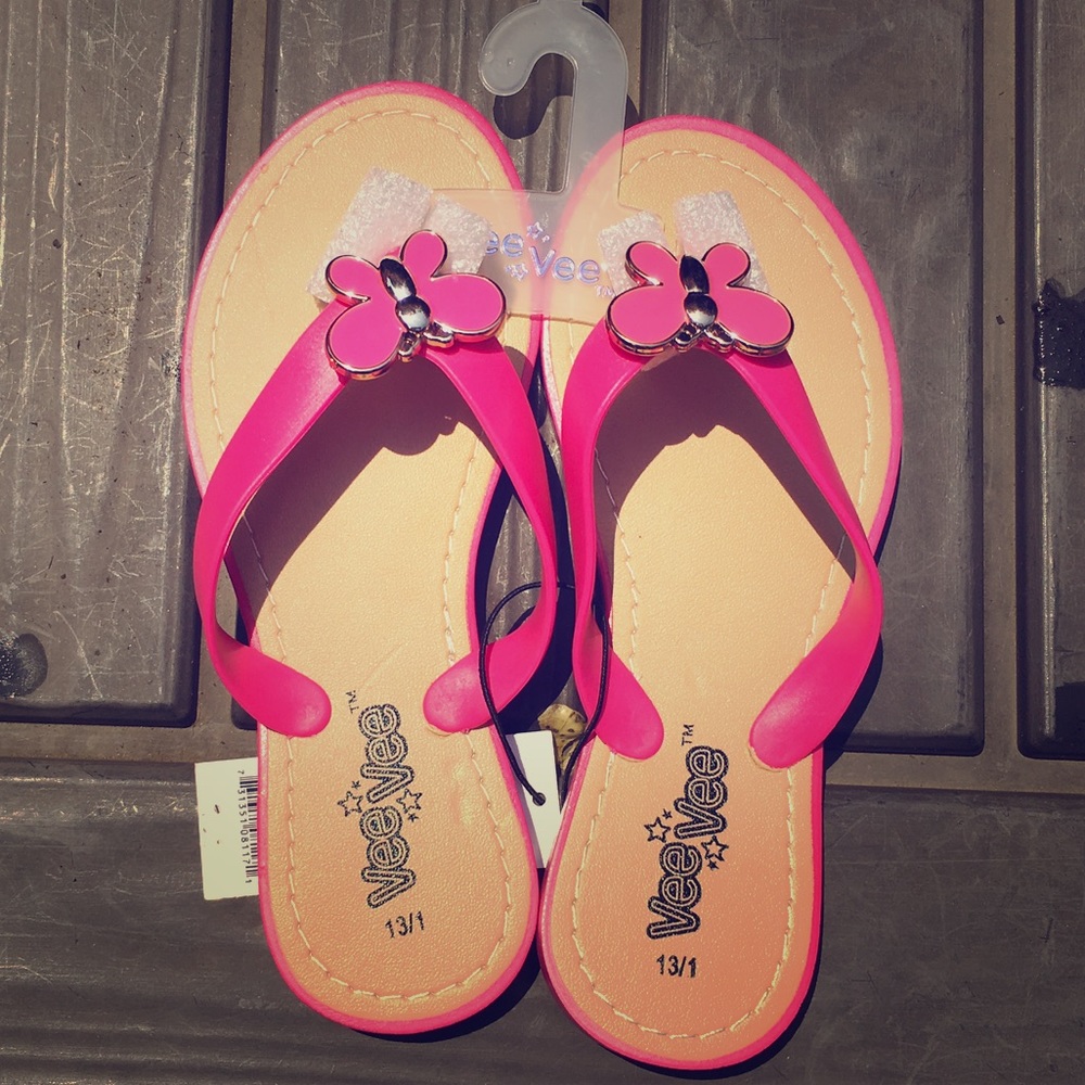 NWT PINK GIRLS FLIP FLOPS W/🦋 DETAIL