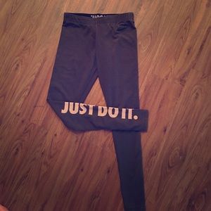 SOLD** Nike leggings