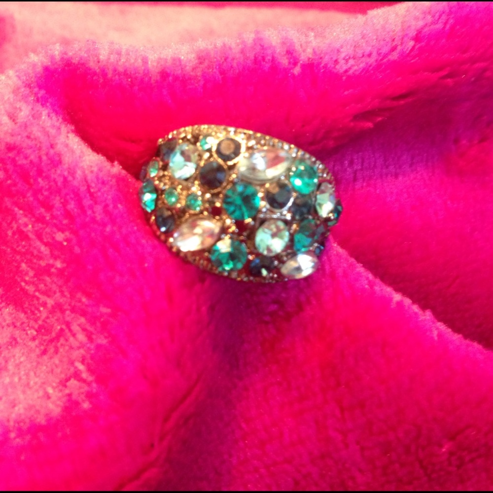 BOGO 👛 Le Château ring multi stone size 6