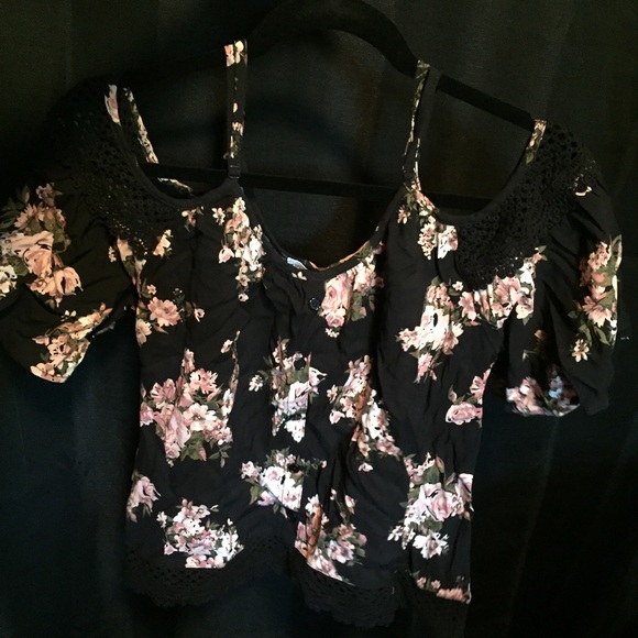 Tilly's off the shoulder floral top - Picture 1 of 3