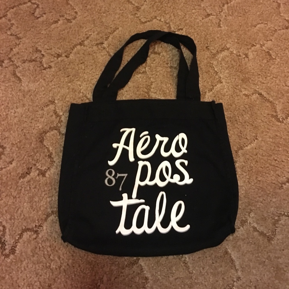Black Aeropostale bag.