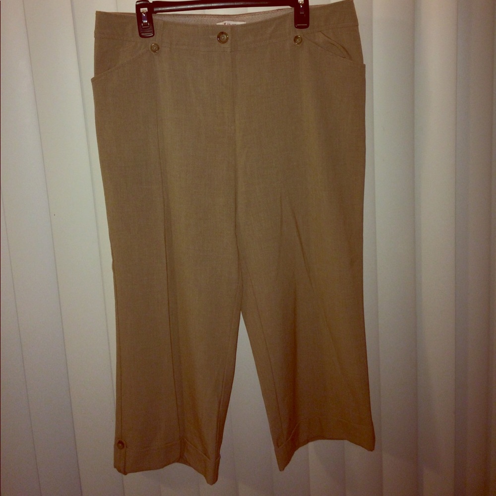 Khaki slack capris in awesome condition!