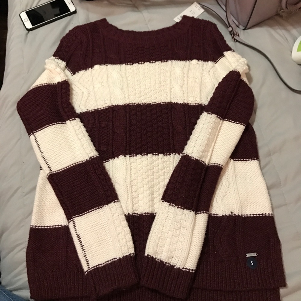 Hollister maroon and cream sweater.