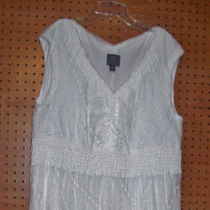 Sleeveless lace dress