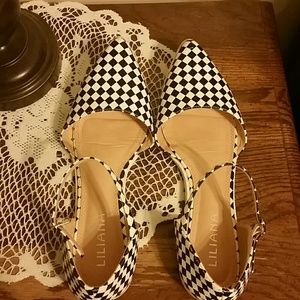 Versatile sassy checkered flats!