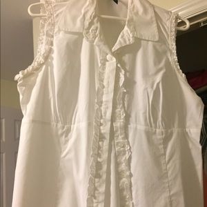 Sleeveless white top!