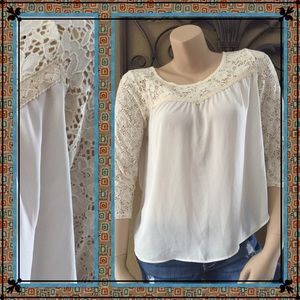 EUC Cream top w/lace