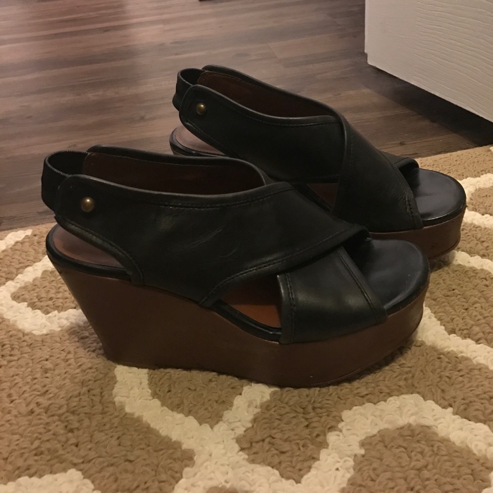 Black wedges