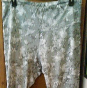 Active cropped yoga pants