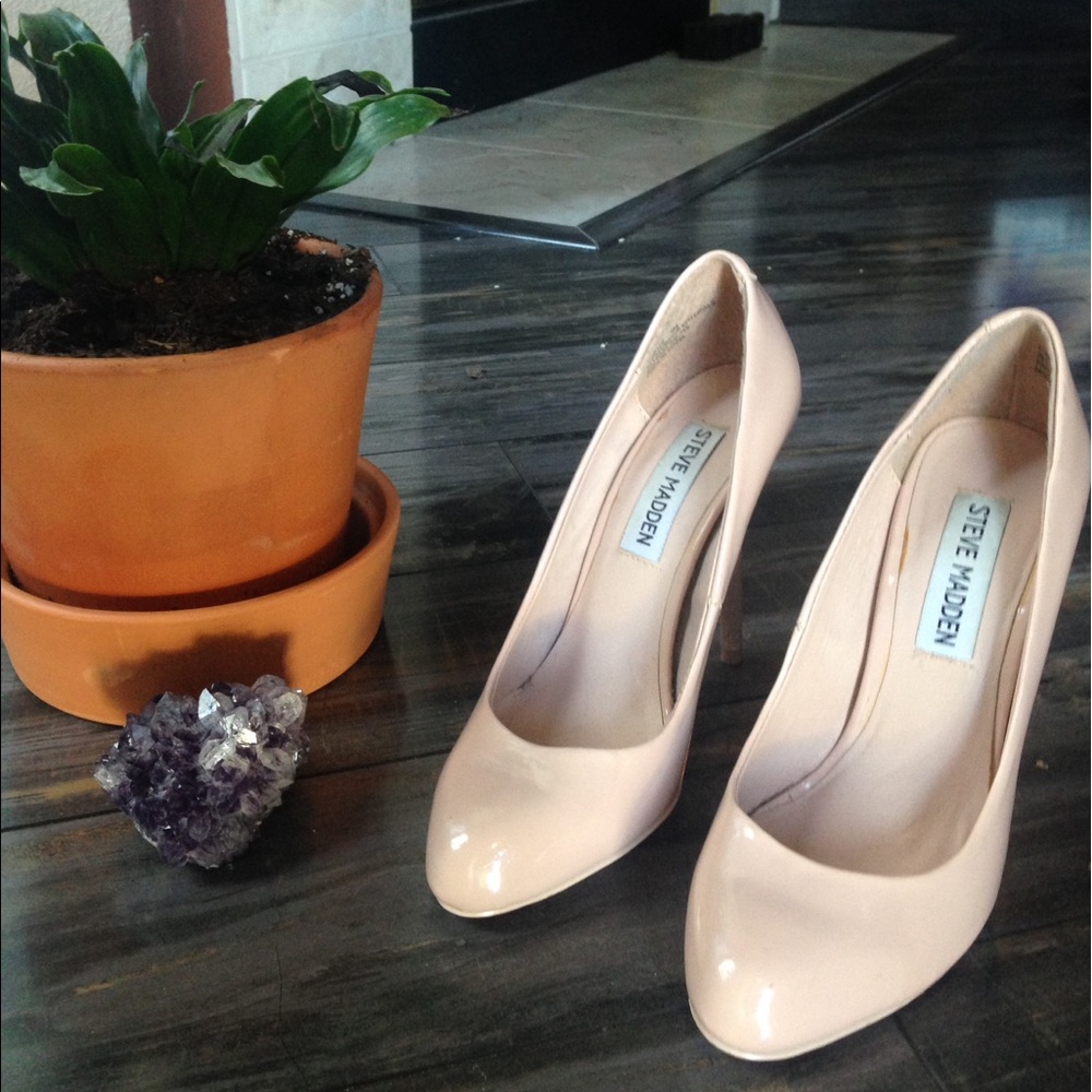STEVE MADDEN Nude Patent Leather heels
