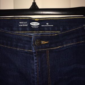 Old Navy boot-cut dark denim jeans in awesome cond