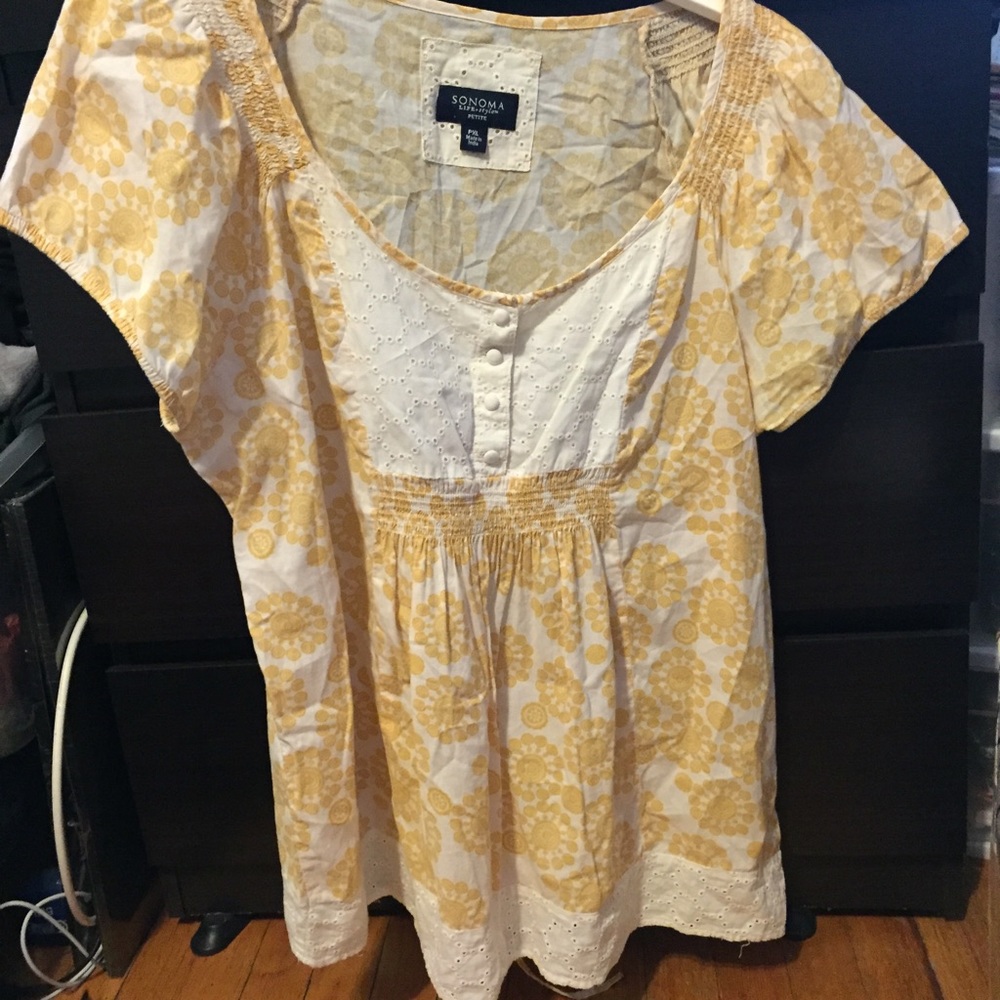 White and yellow top. Or bundle 2 for $15.