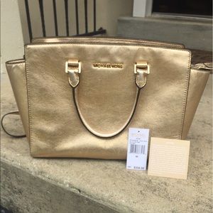 Authentic gold Michael Kors purse. Gently used.