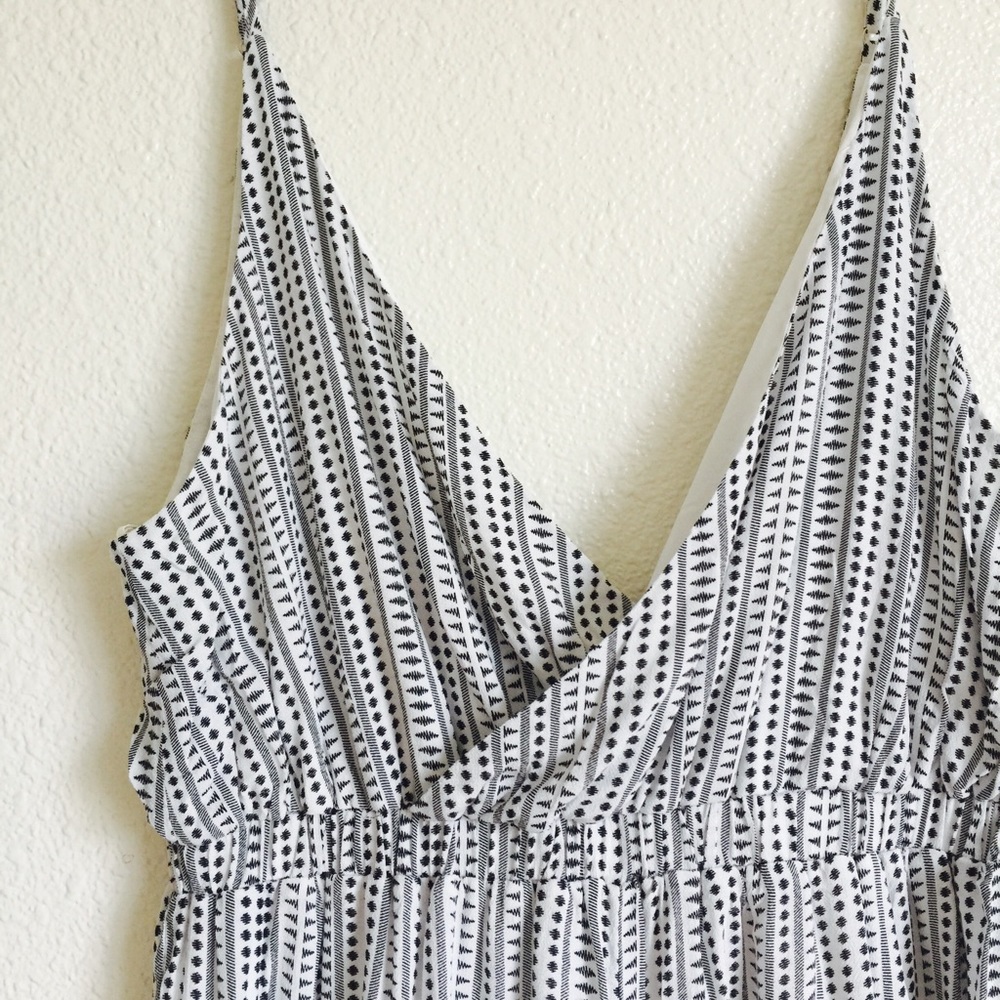 Cross Front Printed Romper - Picture 5 of 8