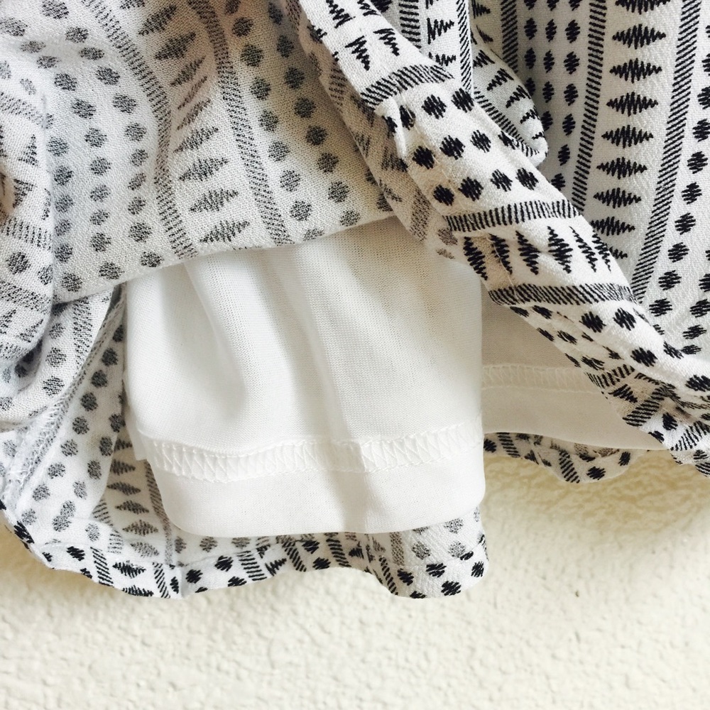 Cross Front Printed Romper - Picture 8 of 8