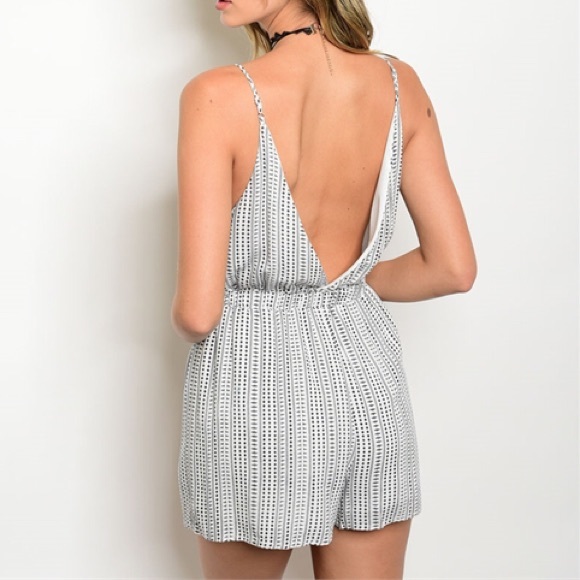 Cross Front Printed Romper - Picture 2 of 8