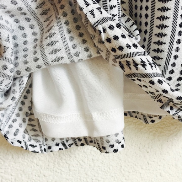 Cross Front Printed Romper - Picture 8 of 8