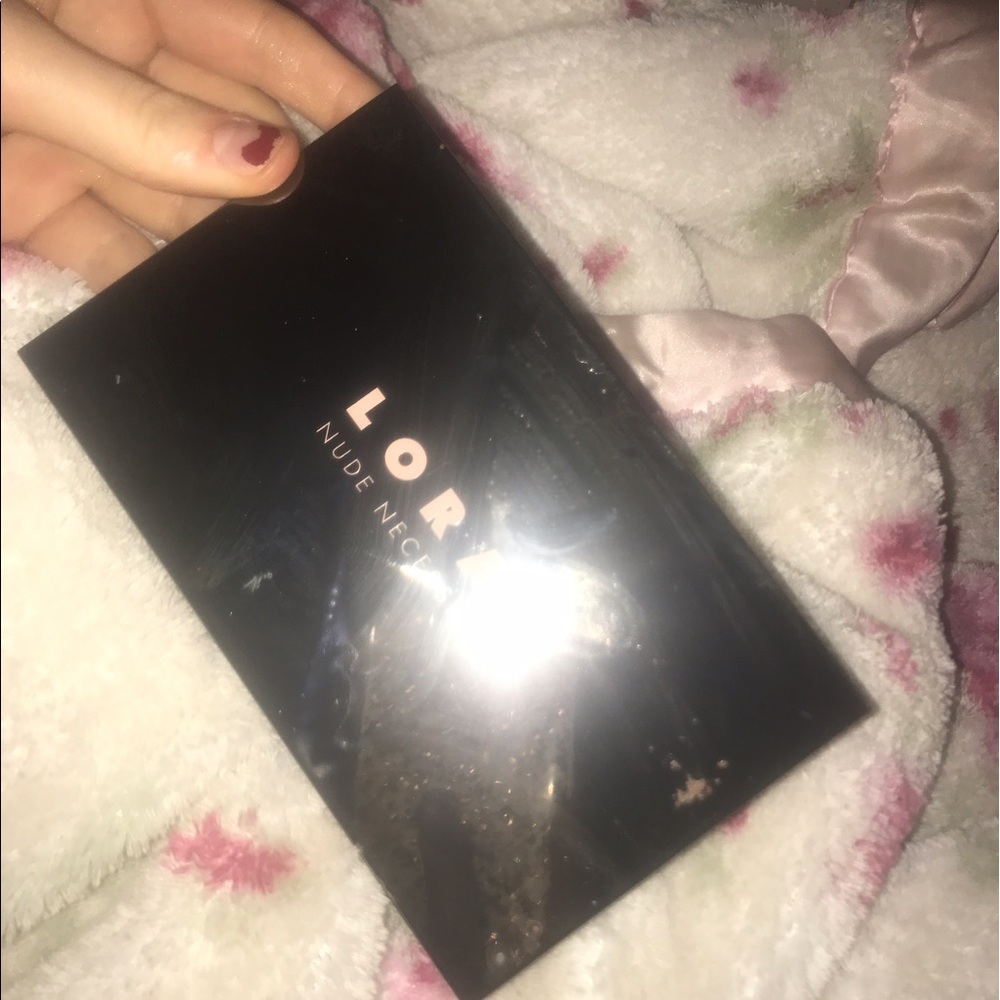 Lorac Nude Necessities Pallete