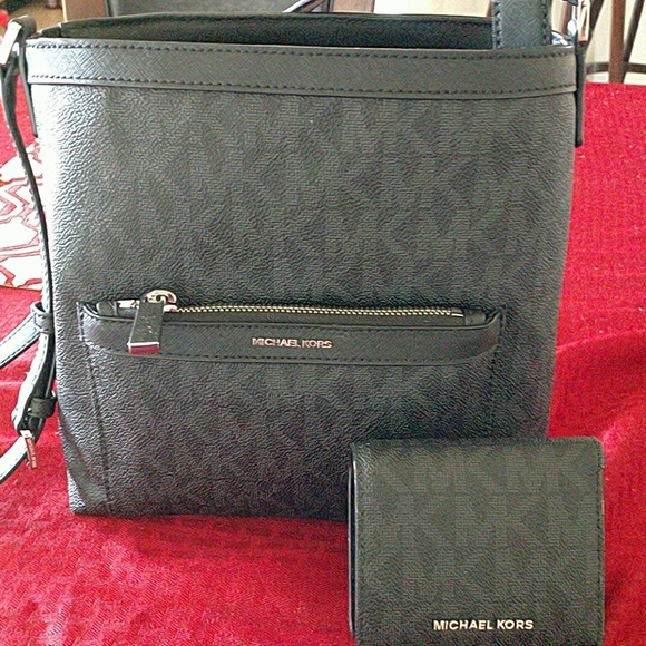 Michael Kors Handbags - Michael kors purse and wallet