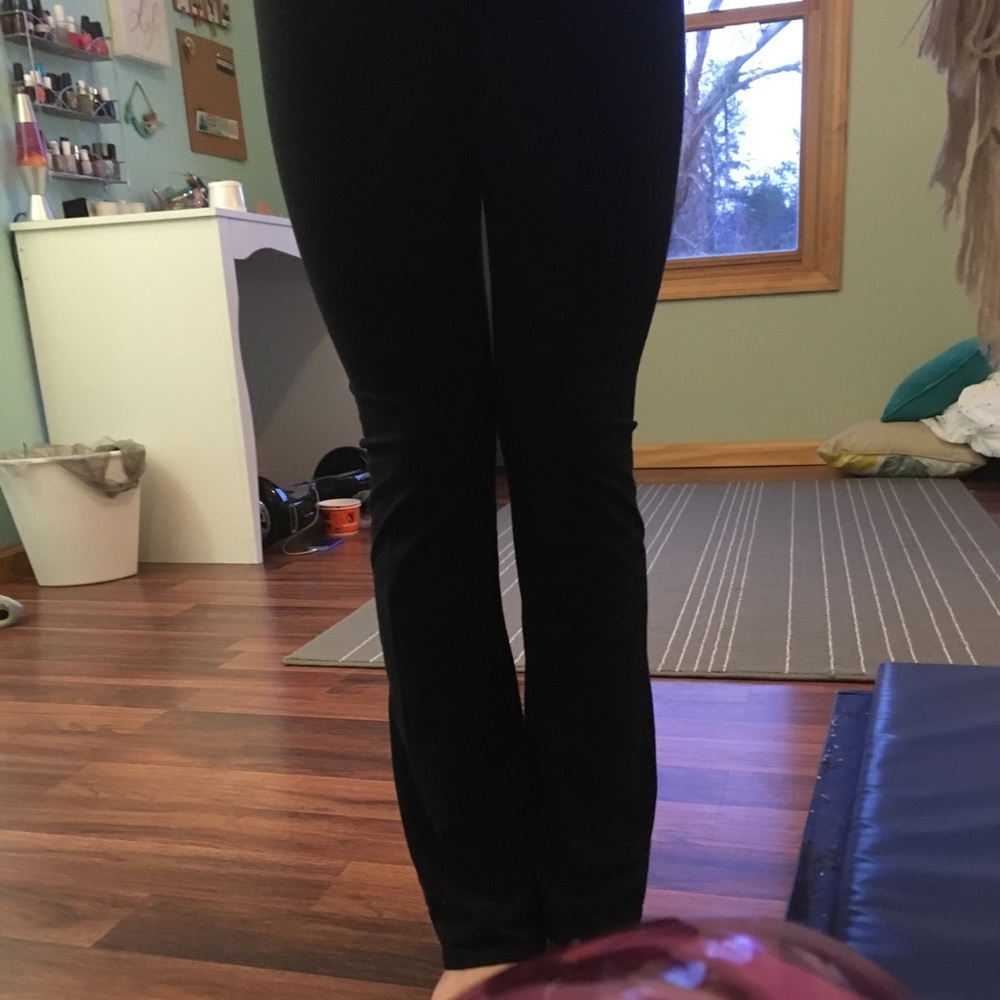 Black yoga pants