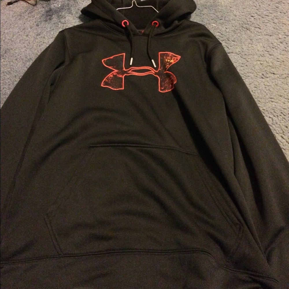 Men's Medium under armour hoodie!