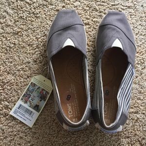 Brand new Toms strips and solid gray