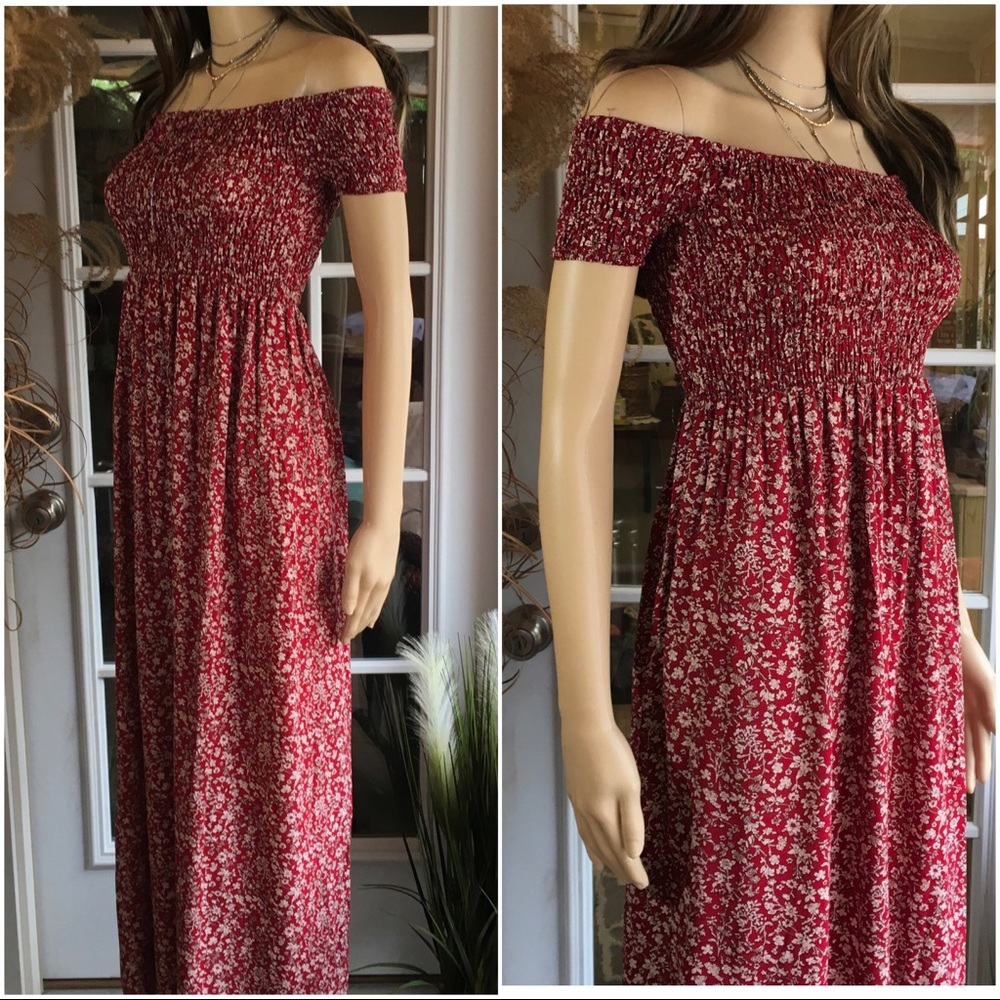 Scarlet Off-the-Shoulder Maxi - Picture 4 of 8