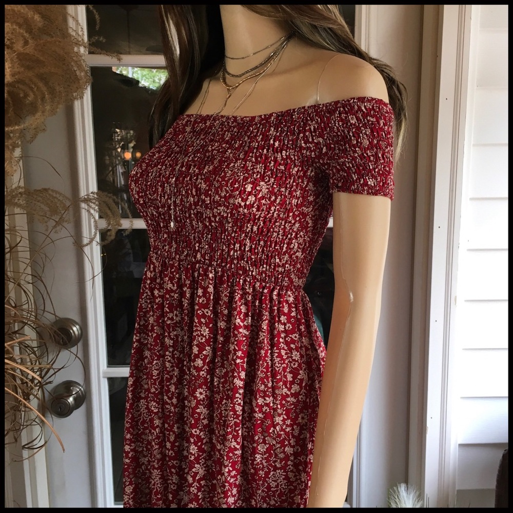 Scarlet Off-the-Shoulder Maxi - Picture 5 of 8