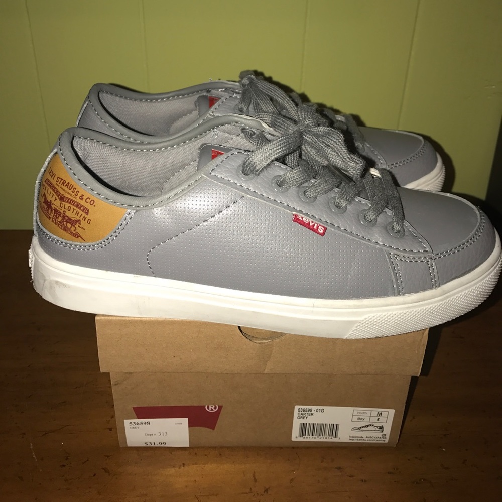 💥💥LEVI LEATHER GRAY SNEAKERS 💥💥 - Picture 2 of 4