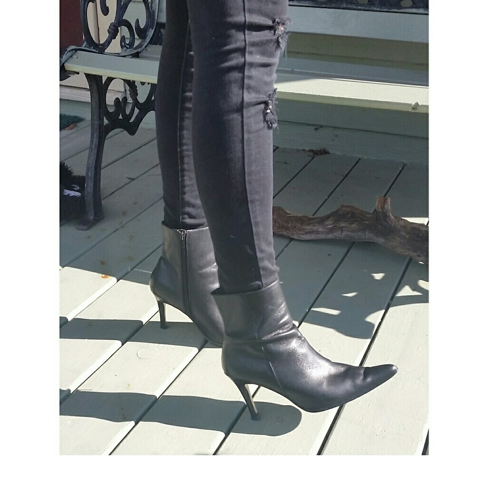 VNTG Black Leather Bruno Valenti Pointed Booties