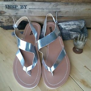 NWOT BONGO Mirrored Silver Strappy Sandals