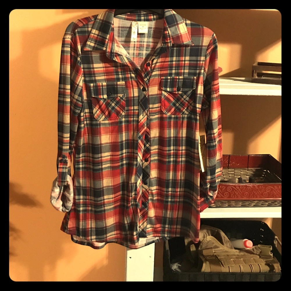Plaid mid sleeve shirt!
