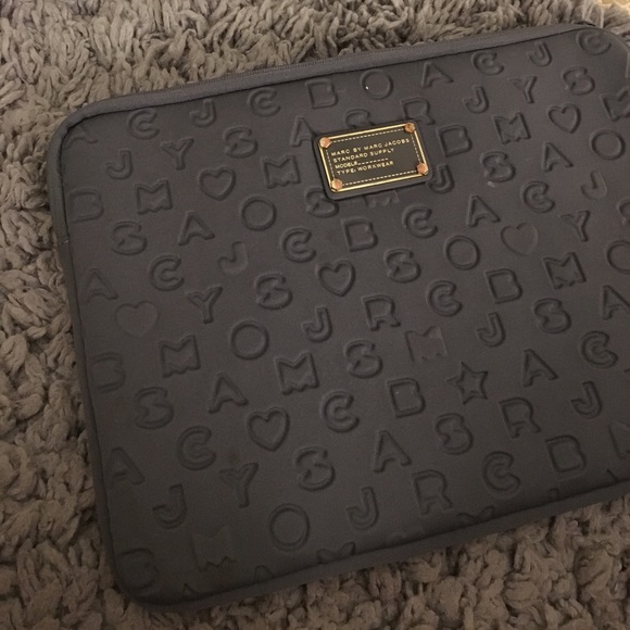 Computer case - Picture 1 of 4