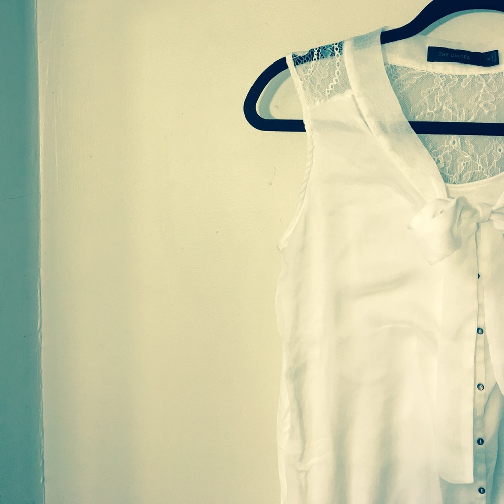 Sheer Spring Blouse - Picture 3 of 3