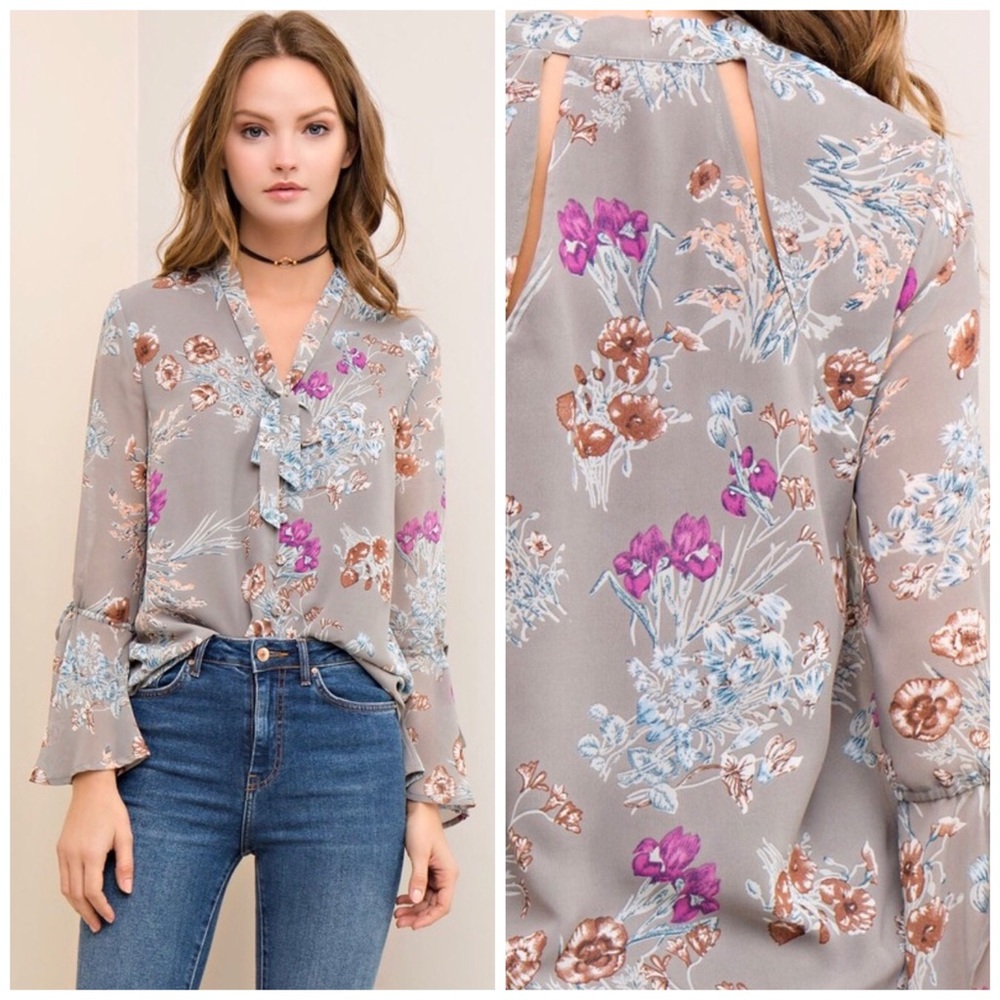 🌸🆕Kaila Bell Sleeve Blouse - Picture 2 of 7