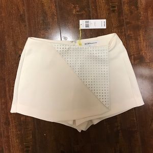 BCBG cream skort