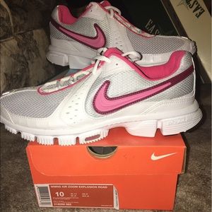 Women's Nike - Never Worn!