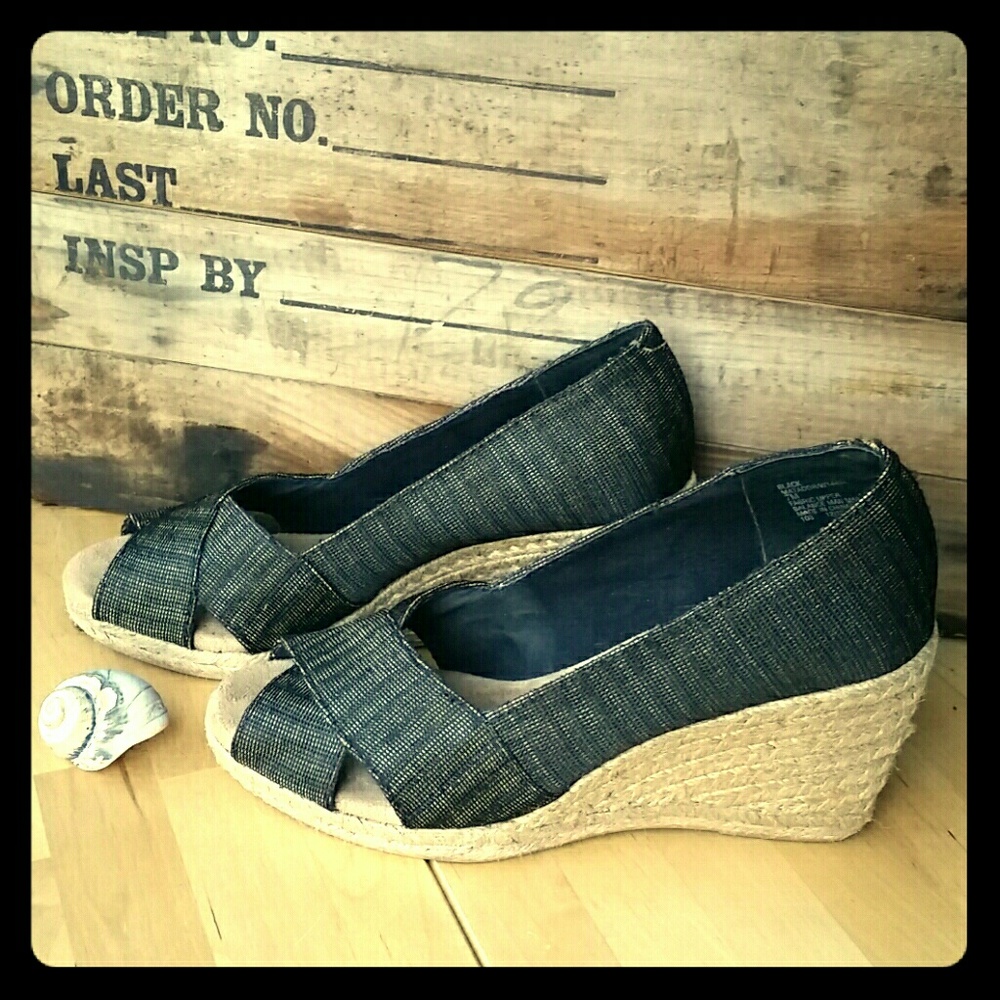 White Mountain Woven Peep Toe Espadrilles