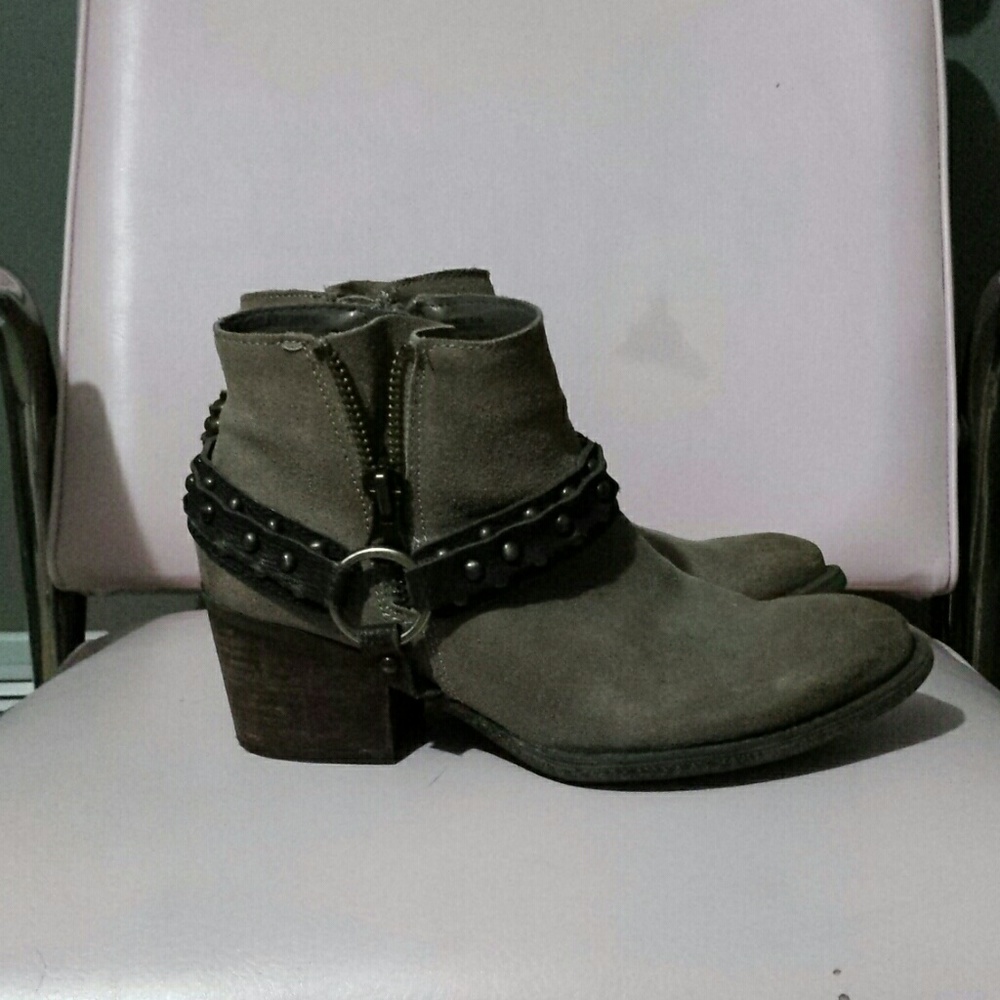 Ankle boots