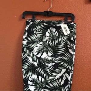 🌸 Leaf Patterned F21 Pencil Skirt 🌸