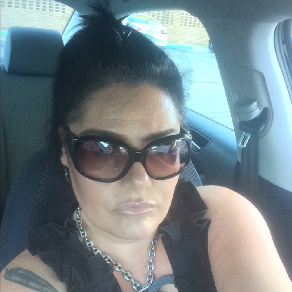 Meet your Posher, Elza