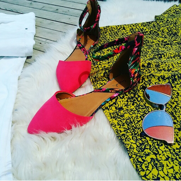 //The Safari/ Hot pink D'orsay Flats - Picture 6 of 6