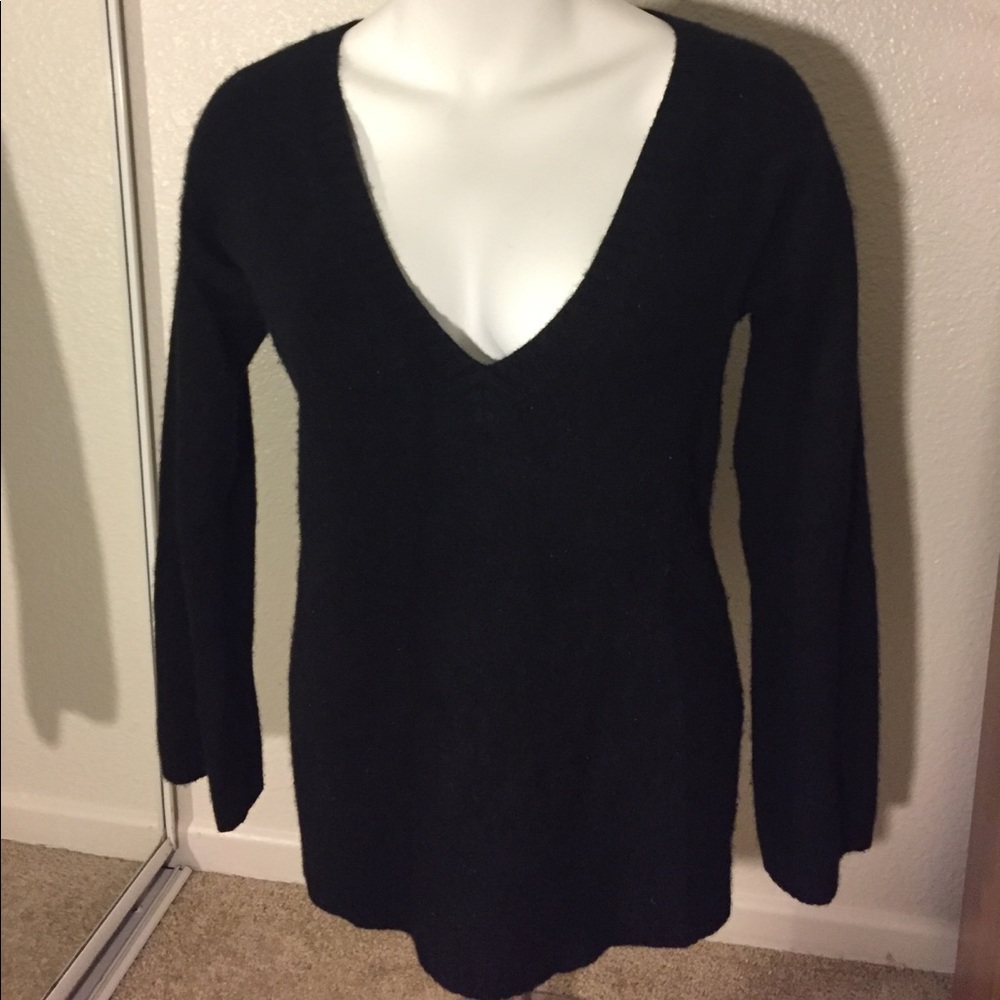 Black V neck 100% cashmere sweater
