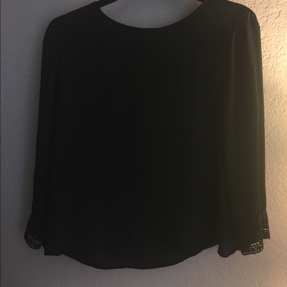 Black 3/4 sleeve top